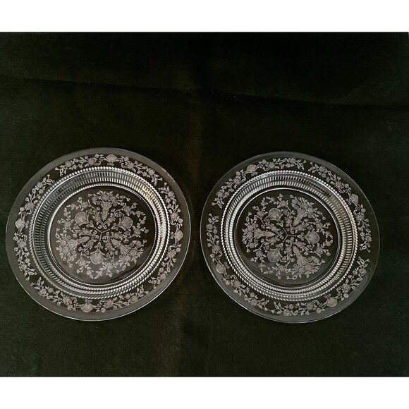 Duncan & Miller "First Love" Set of Two 8 1/2” Etched Plates Mint Condition Vint - Picture 3 of 6